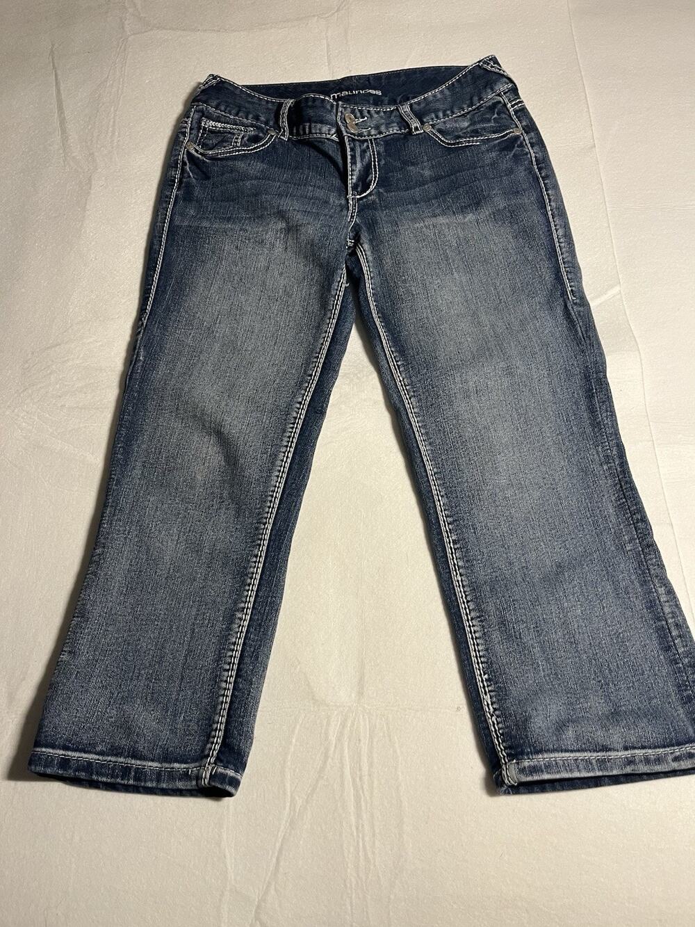Maurices Womens 5/6 Blue Cropped Capri Jeans Embroidered Sequin Pockets Stretch
